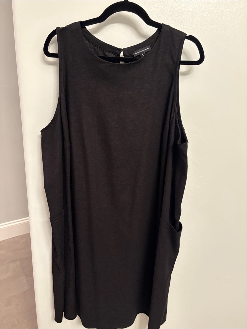 Black Sleeveless Linen Shift Dress with Pockets